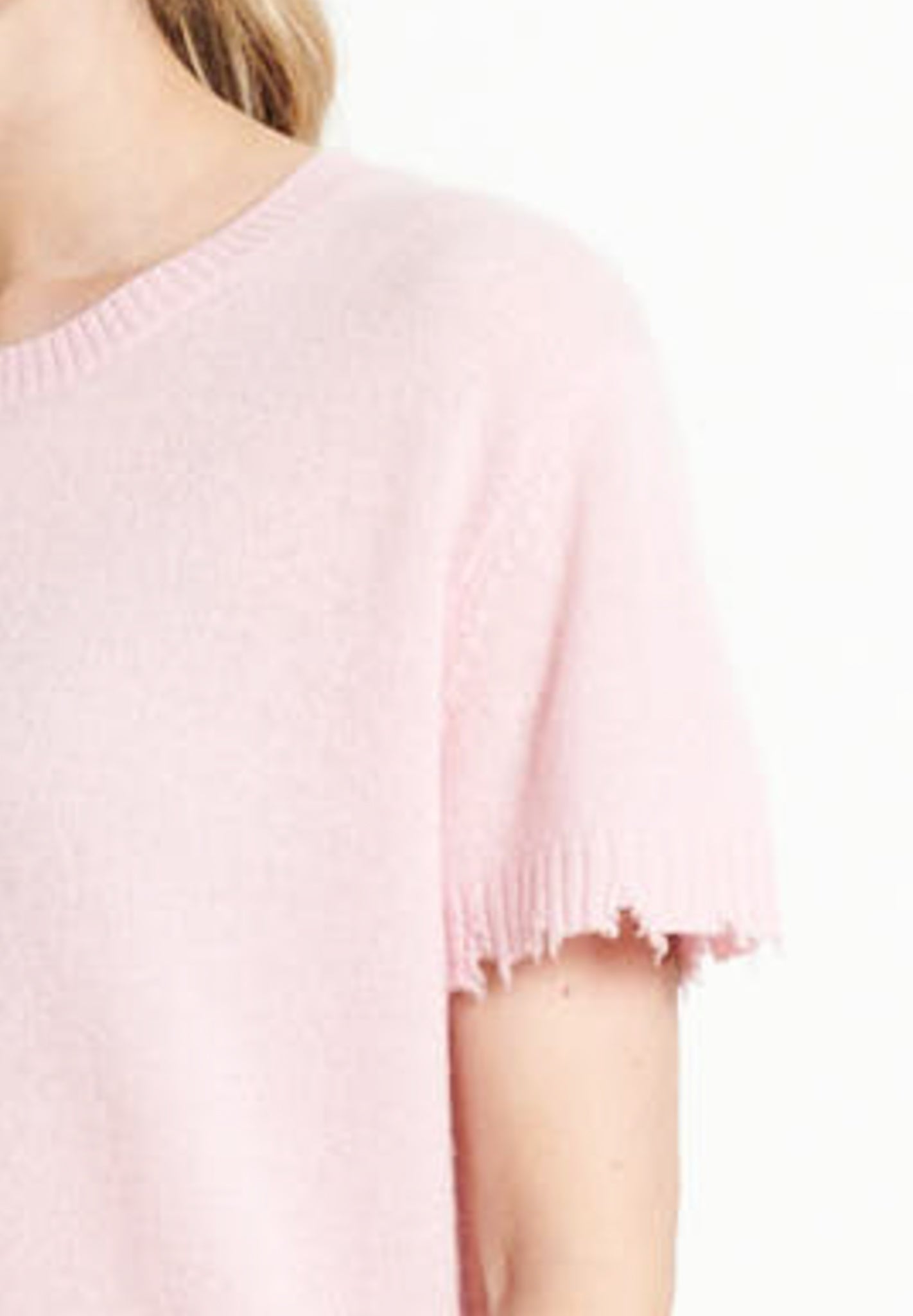 AVA 6 T-shirt en cachemire déjaugé col rond manches courtes avec finitions ciselées rose baby