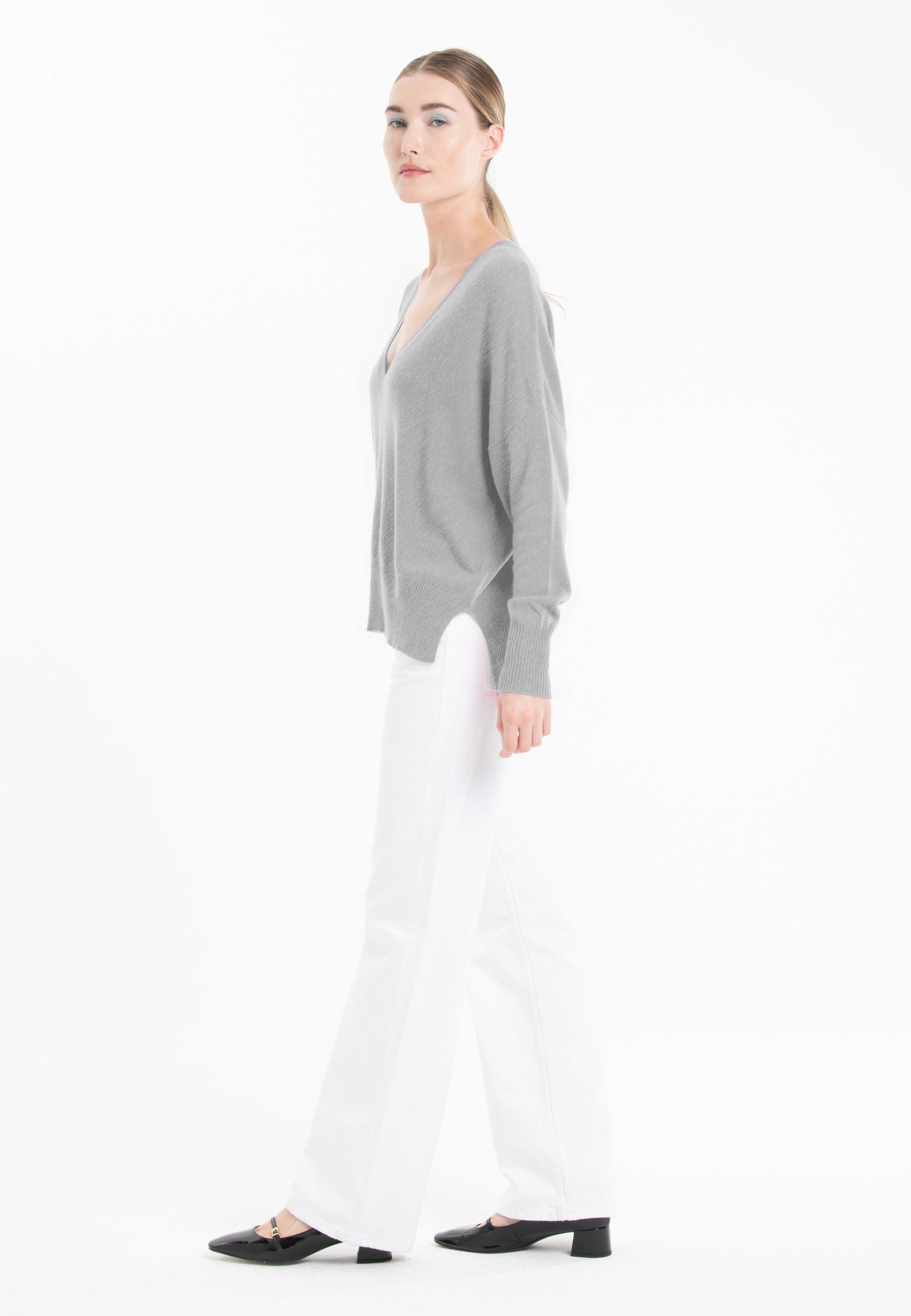 Women's light gray cashmere V-neck sweater - RIA 3