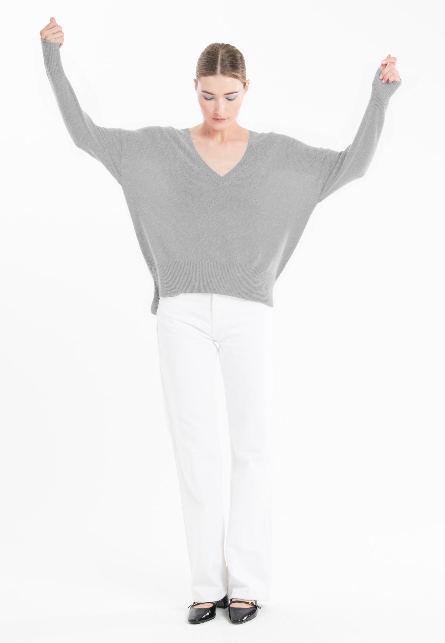 Women's light gray cashmere V-neck sweater - RIA 3