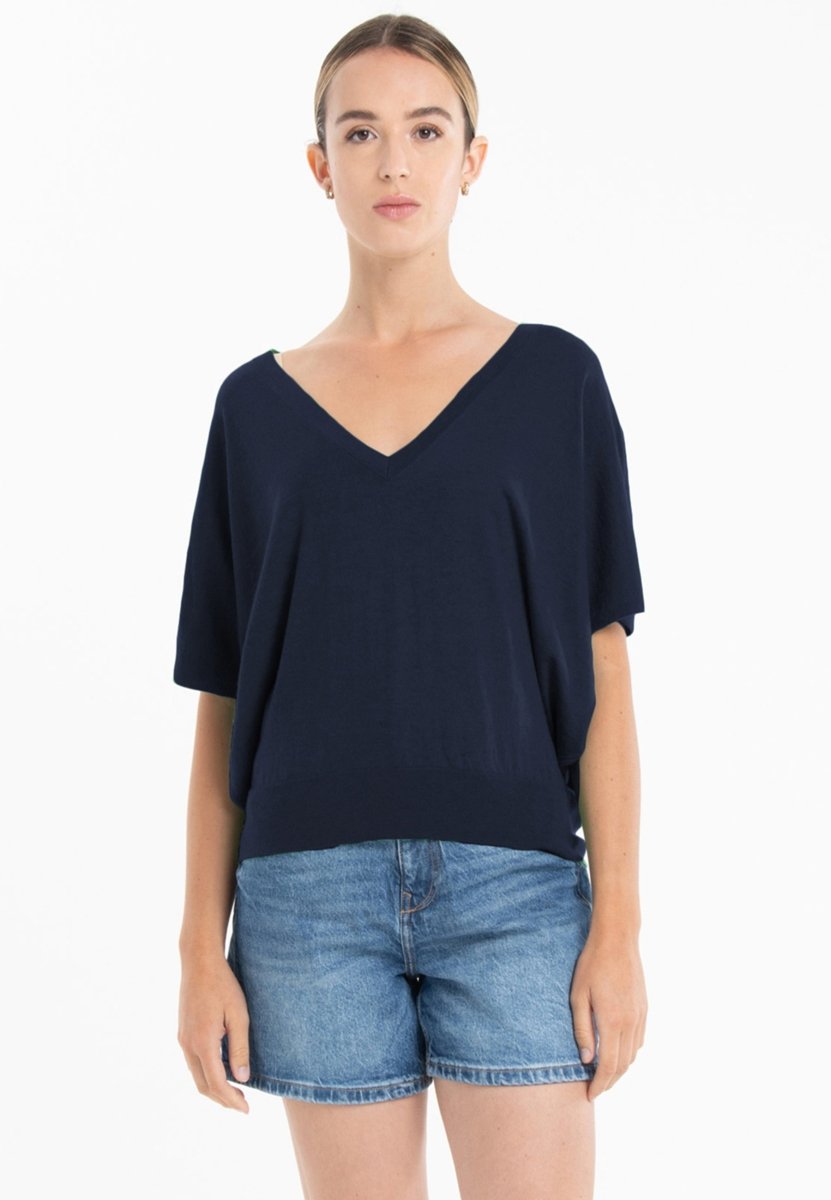 Pull col V manches chauve souris ultrafin cachemire et laine bleu marine femme - KELLY 6 - Studio cashmere8