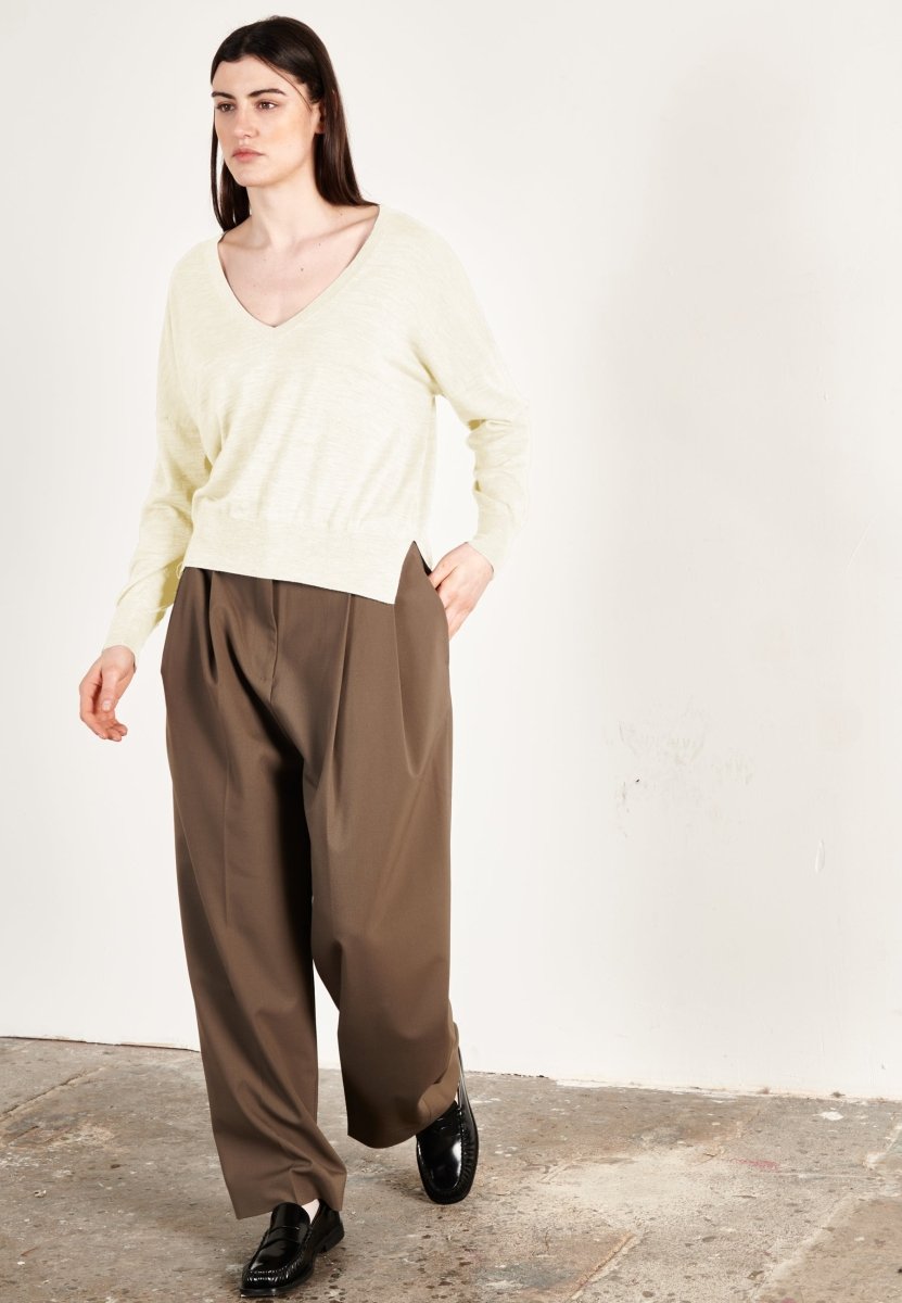 Pull col V oversize ultrafin cachemire et laine blanc écru femme - KELLY 10 - Studio cashmere8