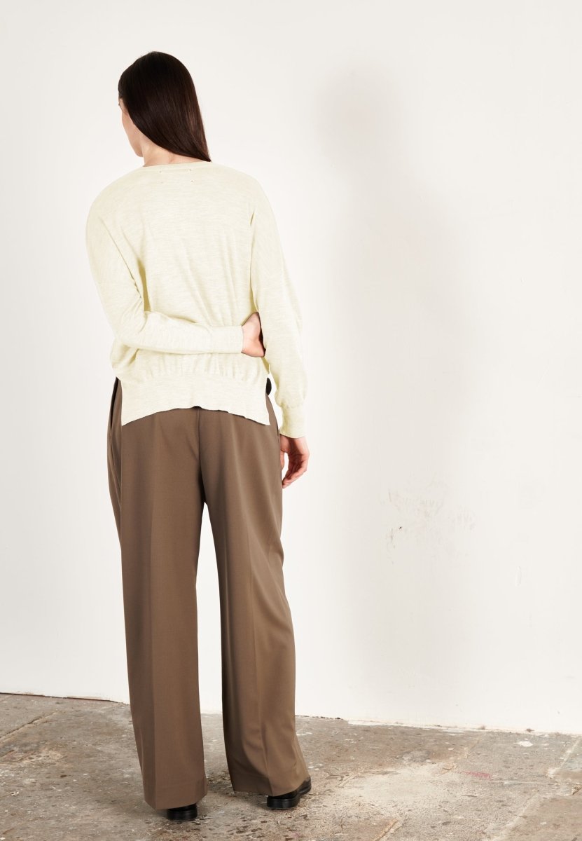 Pull col V oversize ultrafin cachemire et laine blanc écru femme - KELLY 10 - Studio cashmere8