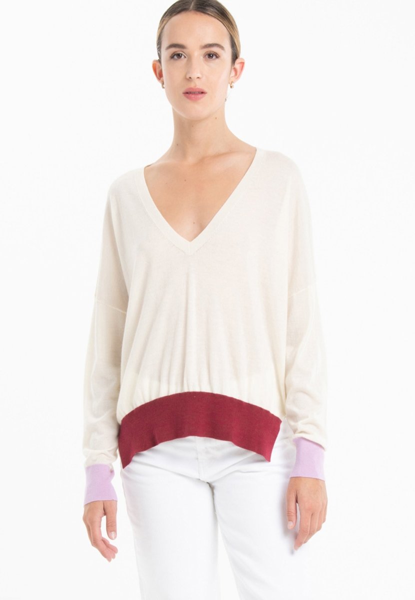 Pull col V oversize ultrafin cachemire et laine blanc/lavande/rouge femme - KELLY 10 - Studio cashmere8