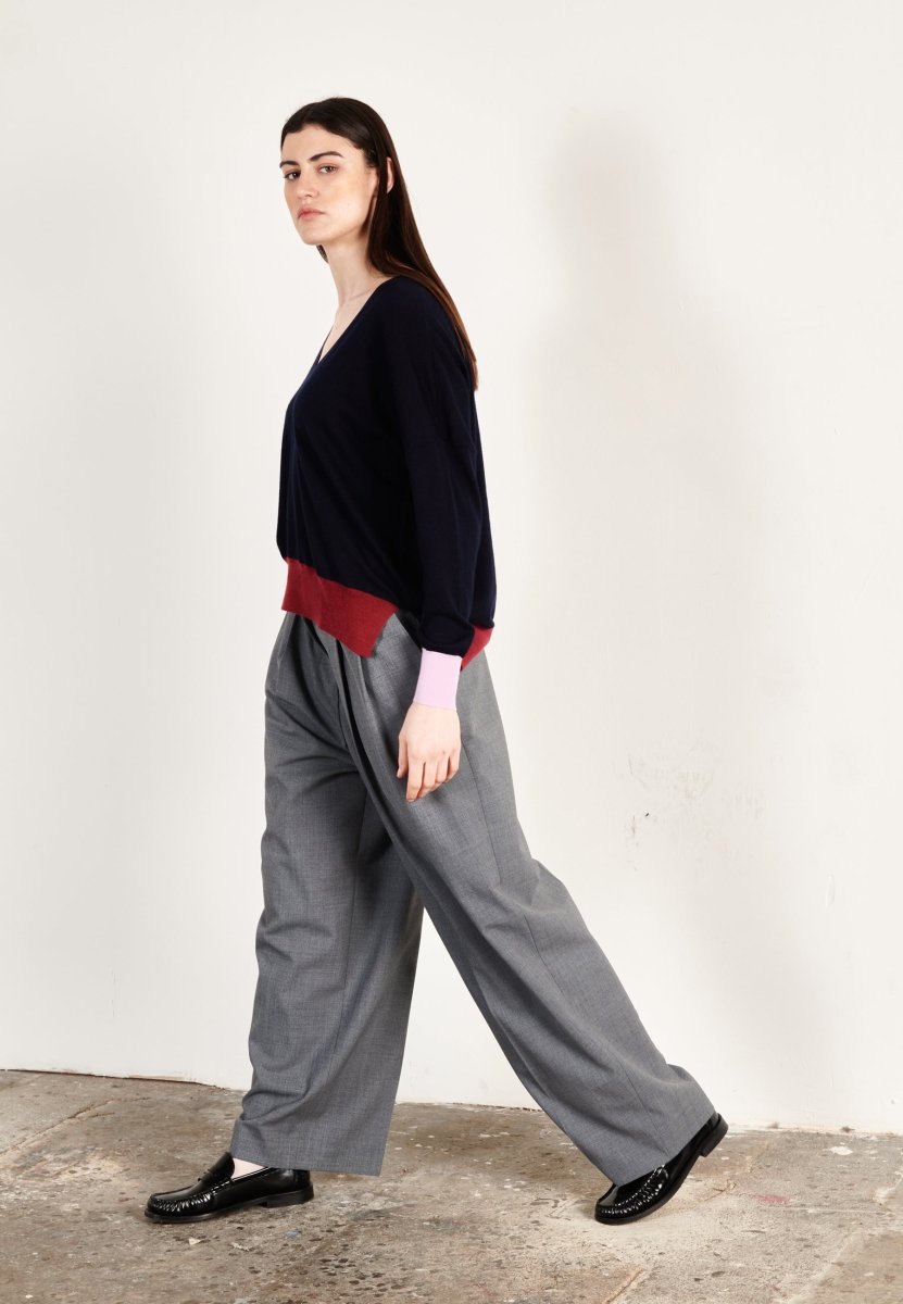 Pull col V oversize ultrafin cachemire et laine bleu marine/lavande/rouge femme - KELLY 10 - Studio cashmere8