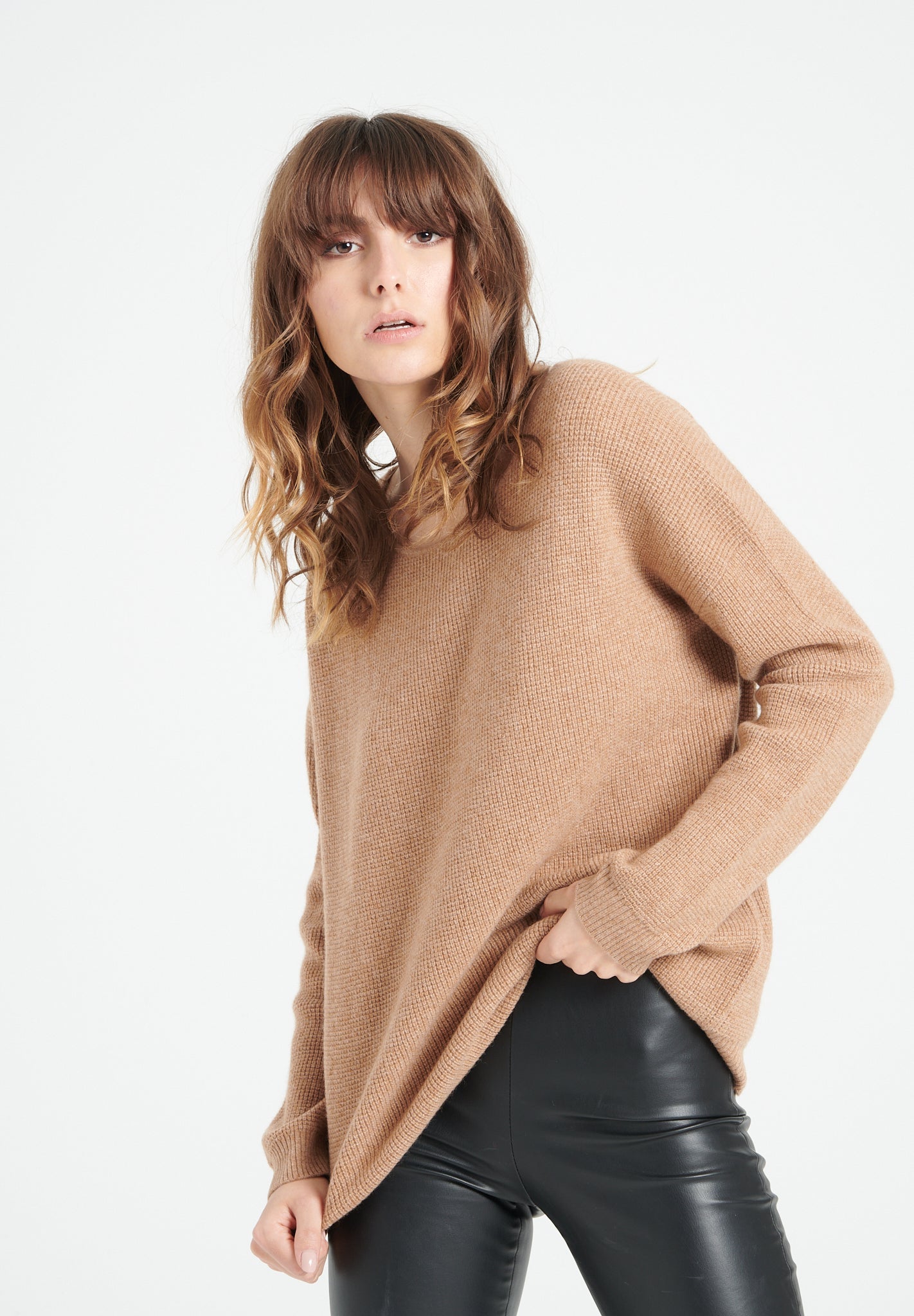 LILLY 25 Pull col rond en cachemire camel – Studio cashmere8
