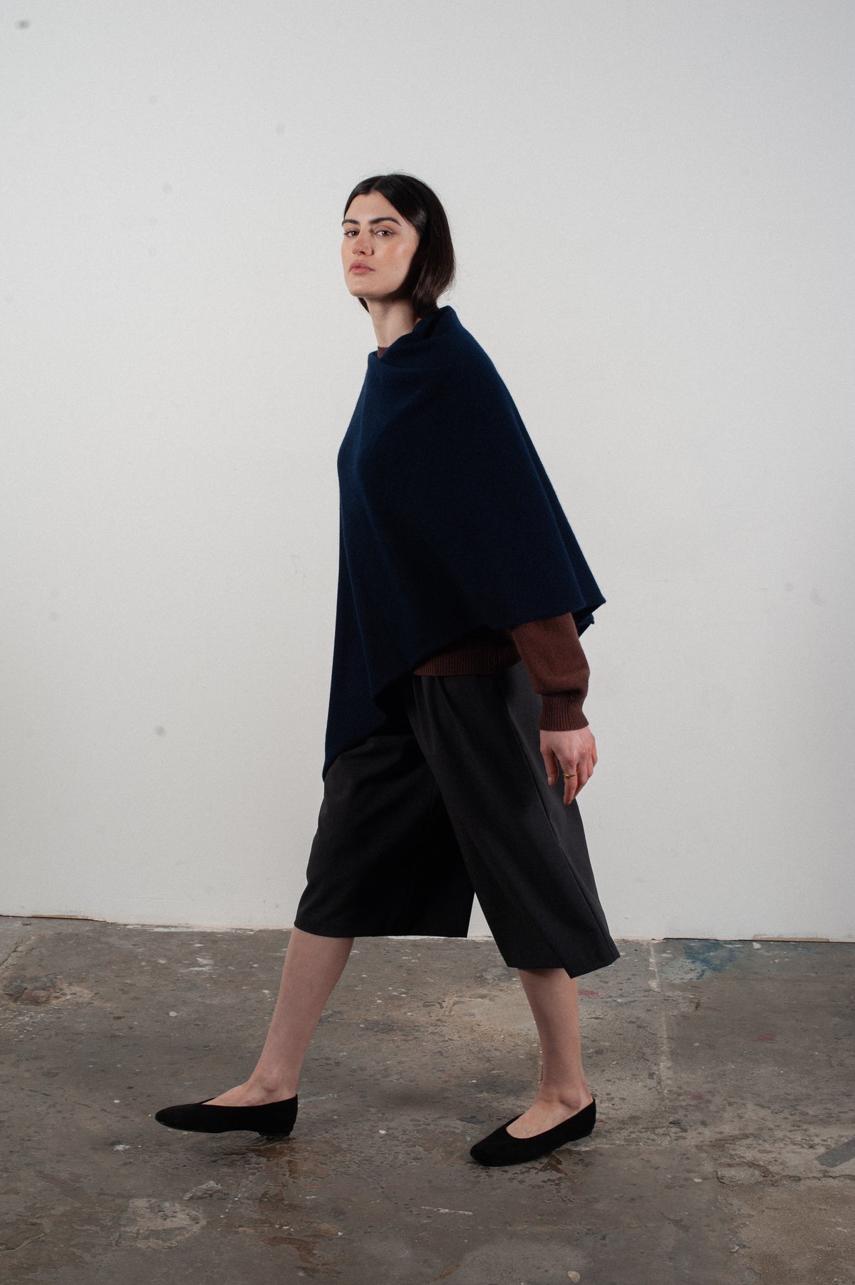 Poncho femme en cachemire bleu marine - LILLY 9