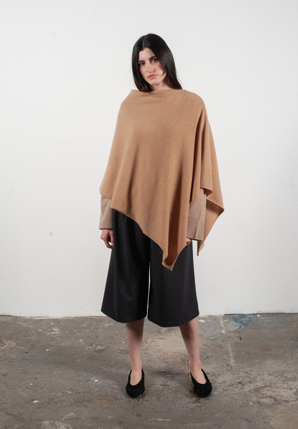 Poncho femme en cachemire camel - LILLY 9 - Studio Cashmere8