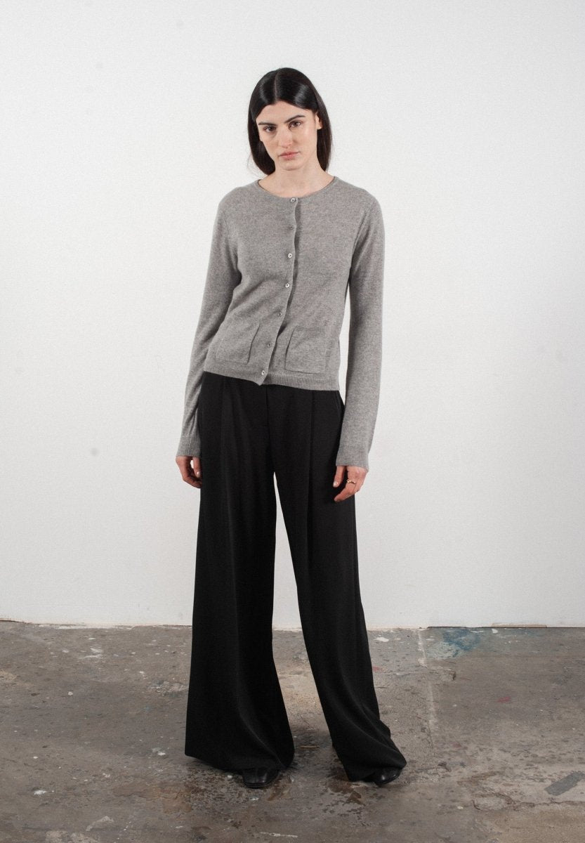 Damen-Cardigan mit Rundhalsausschnitt aus Kaschmir in Hellgrau - LILLY 4B - Studio Cashmere8