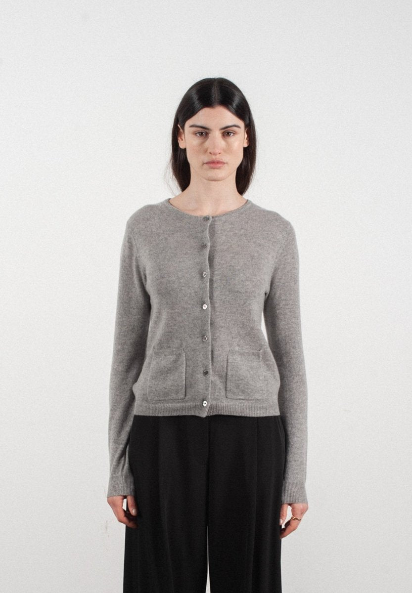 Damen-Cardigan mit Rundhalsausschnitt aus Kaschmir in Hellgrau - LILLY 4B - Studio Cashmere8