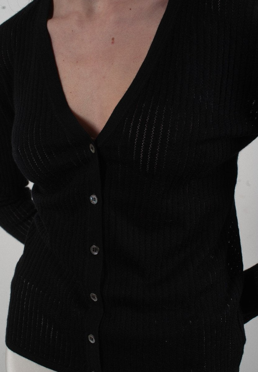 Cardigan col V femme en cachemire et laine ajouré ultrafin noir - FRIDA 3 - Studio cashmere8