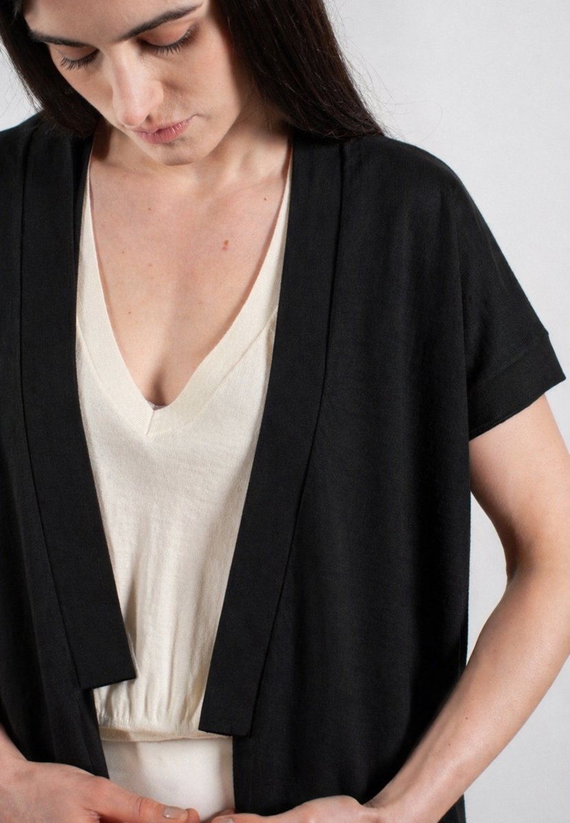Gilet à manches courtes femme en cachemire & laine ultrafin noir - KELLY 5 - Studio cashmere8