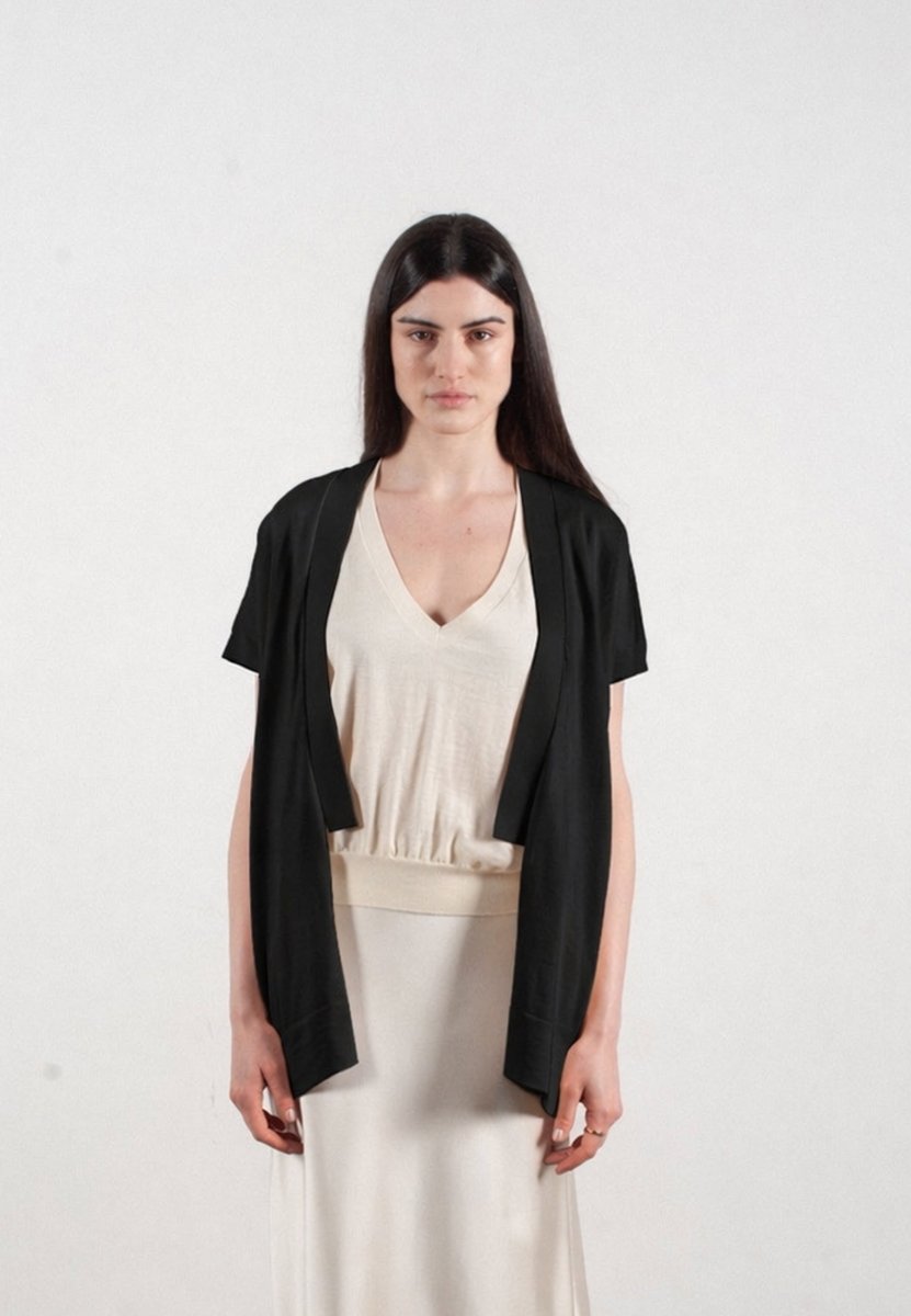 Gilet à manches courtes femme en cachemire & laine ultrafin noir - KELLY 5 - Studio cashmere8