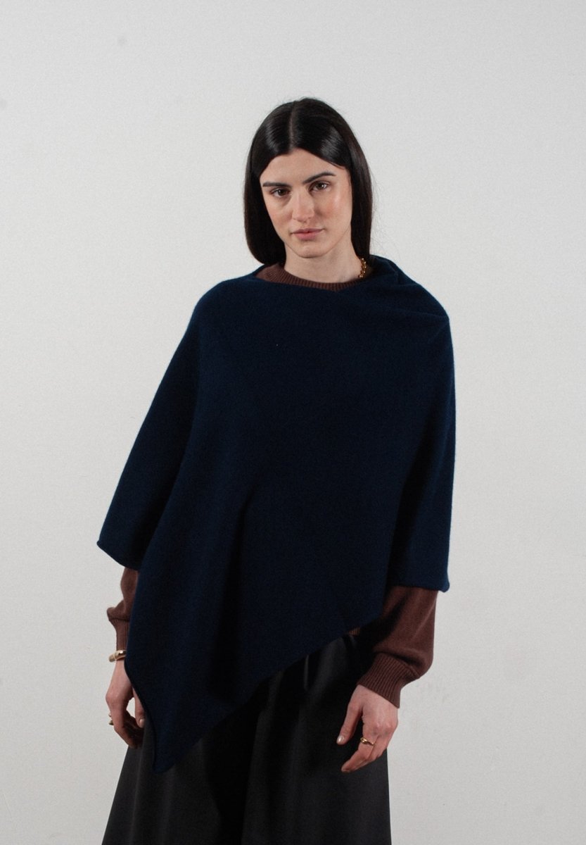 Damen-Poncho aus Kaschmir in Marineblau - LILLY 9 - Studio Cashmere8