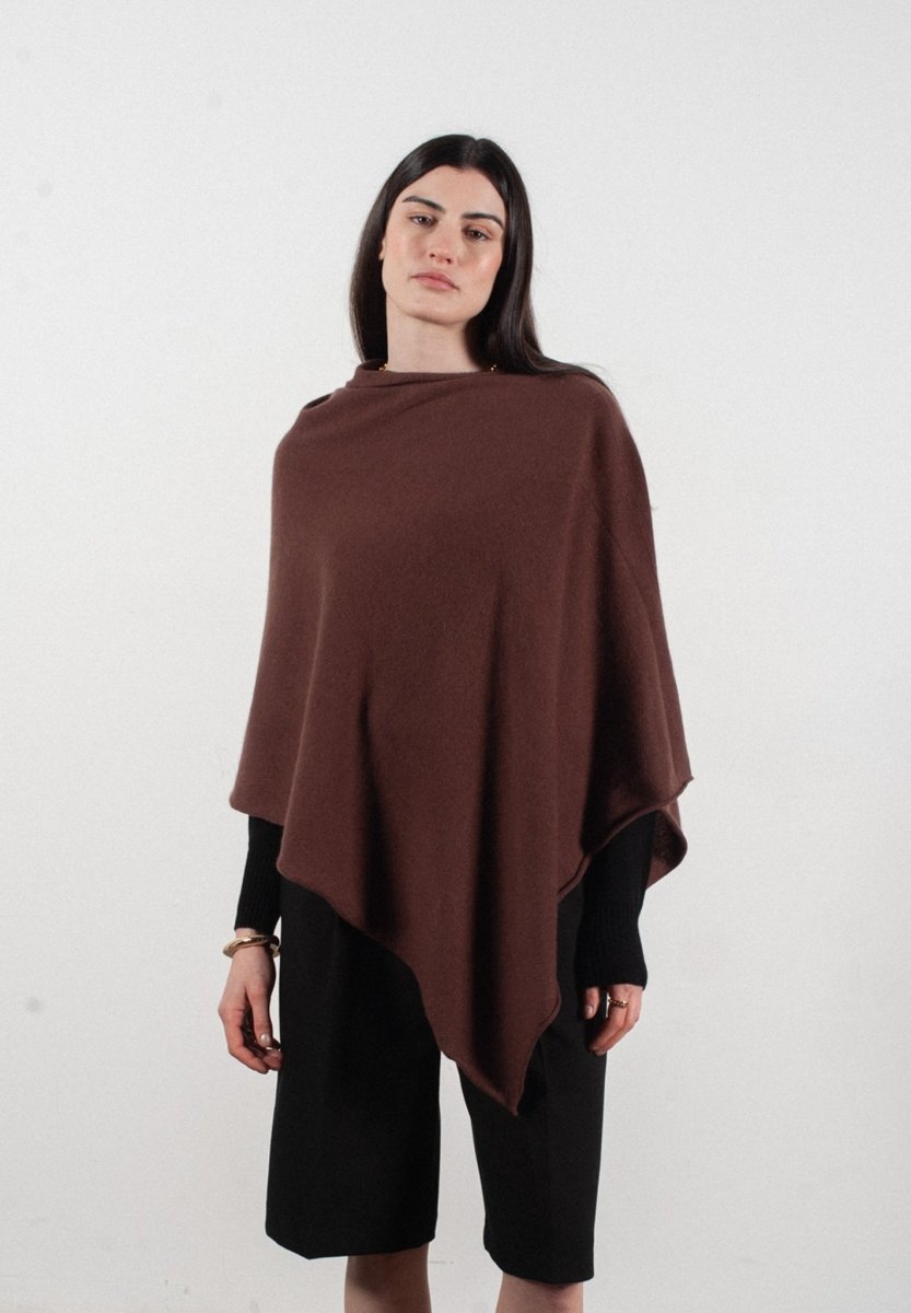 Poncho femme en cachemire marron - LILLY 9 - Studio Cashmere8
