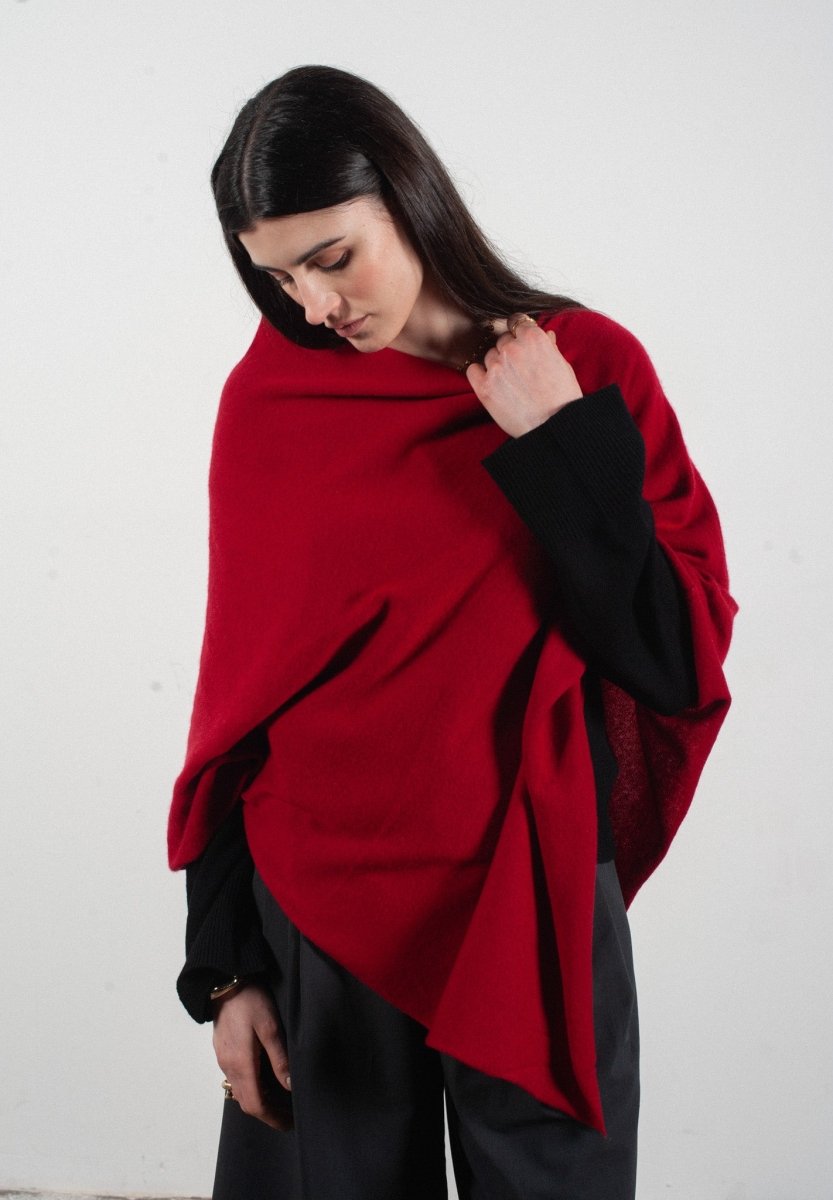 Poncho femme en cachemire rouge - LILLY 9 - Studio Cashmere8