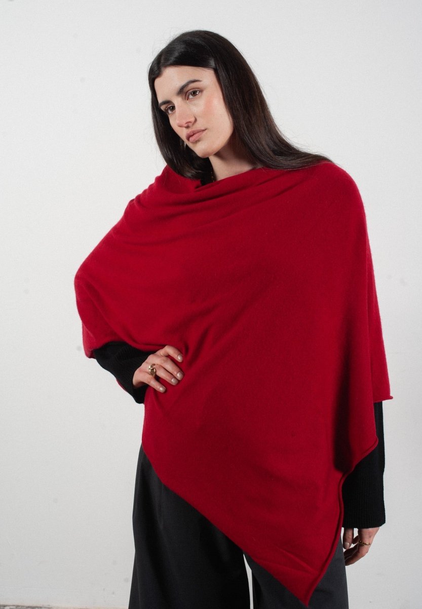 Poncho femme en cachemire rouge - LILLY 9 - Studio Cashmere8