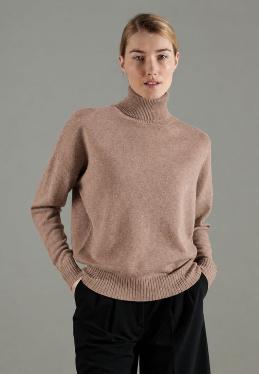 Pull col roulé femme en cachemire beige foncé - NAMI 7 - Studio Cashmere8