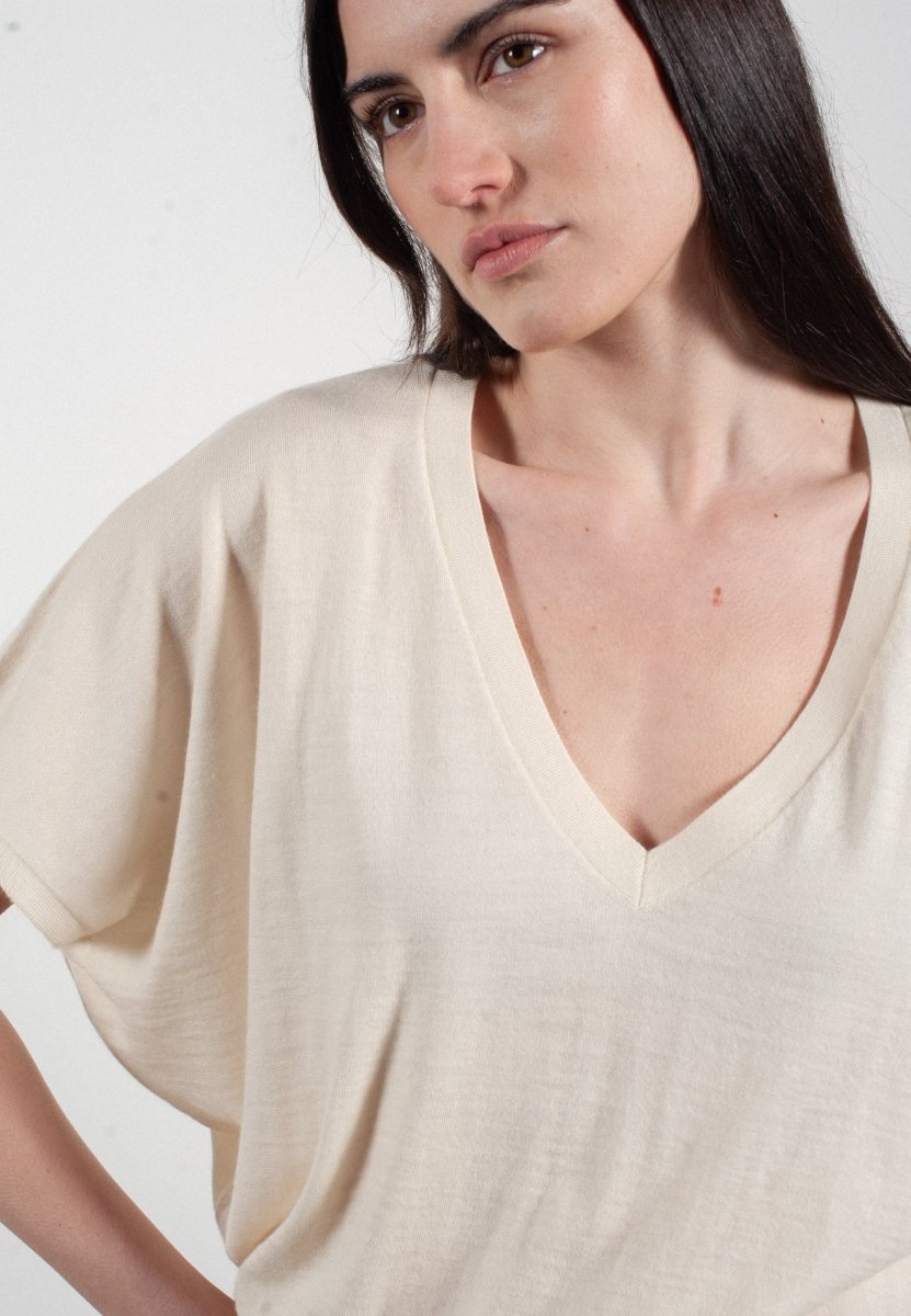 Pull col V à manches chauve souris femme en cachemire & laine ultrafin blanc - KELLY 6 - Studio cashmere8