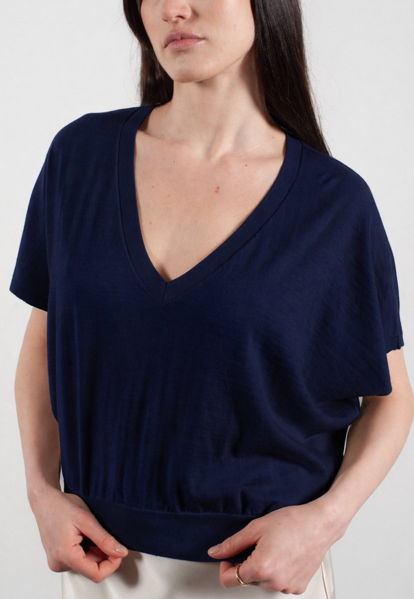 Pull col V à manches chauve souris femme en cachemire & laine ultrafin bleu marine - KELLY 6 - Studio cashmere8
