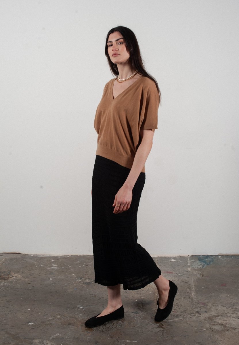 Pull col V à manches chauve souris femme en cachemire & laine ultrafin camel - KELLY 6 - Studio cashmere8