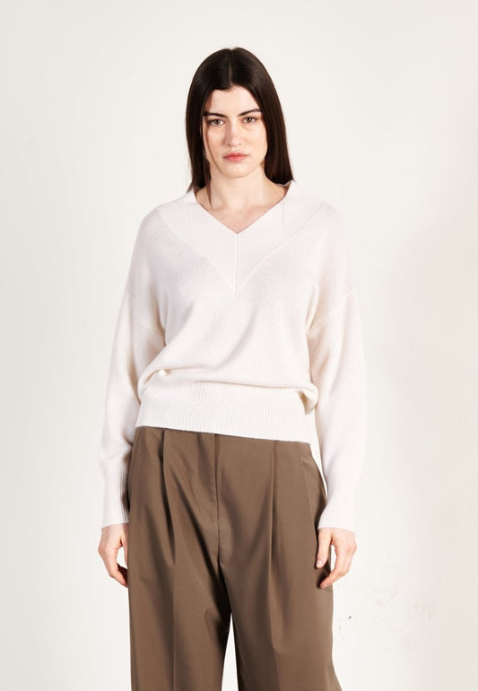 Pull col V cachemire 4 fils écru femme - HANA 12 - Studio cashmere8