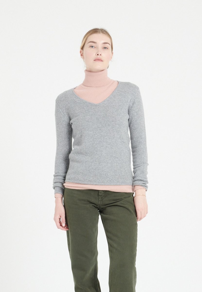 Pull col V cachemire 4 fils gris clair femme - LILLY 20 - Studio cashmere8