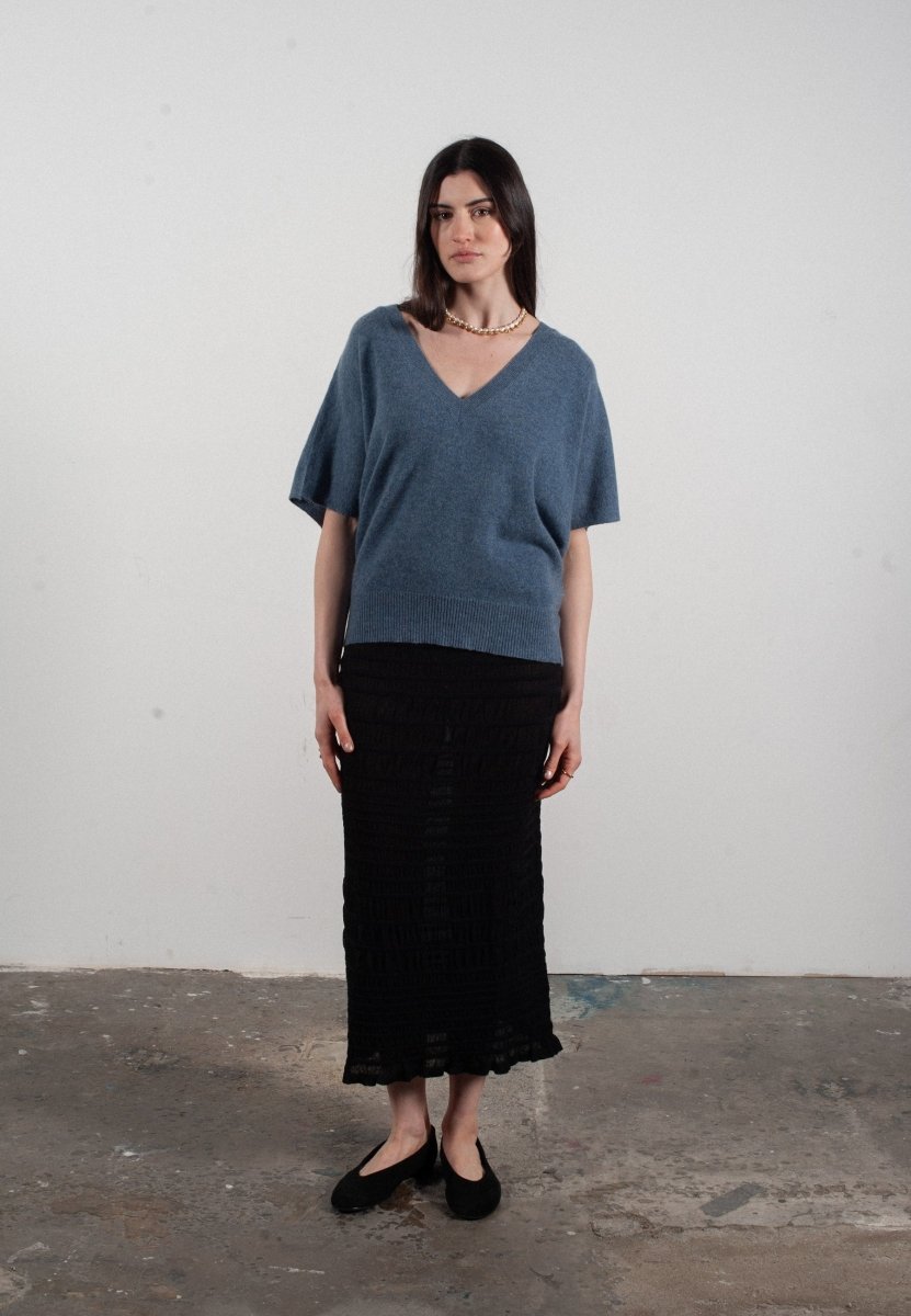 Pull col V manches chave souris femme en cachemire bleu foncé - RIA 25 - Studio cashmere8