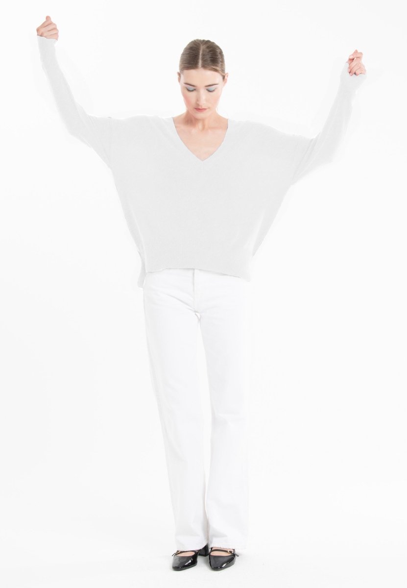 Pull col V oversize ultrafin cachemire et laine blanc femme - KELLY 10 - Studio cashmere8