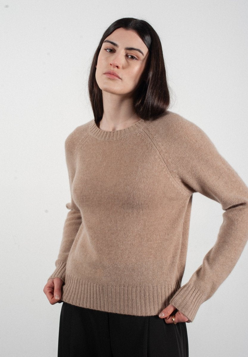 Pull femme col rond en cachemire manches raglan 4 fils camel - MILA 3 - Studio Cashmere8
