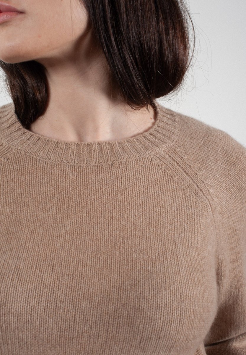 Pull femme col rond en cachemire manches raglan 4 fils camel - MILA 3 - Studio Cashmere8
